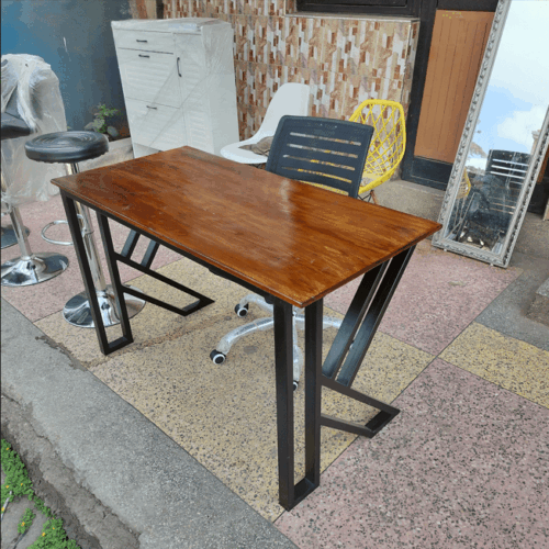 screen1-min Double Metal Frame Desk + Chair